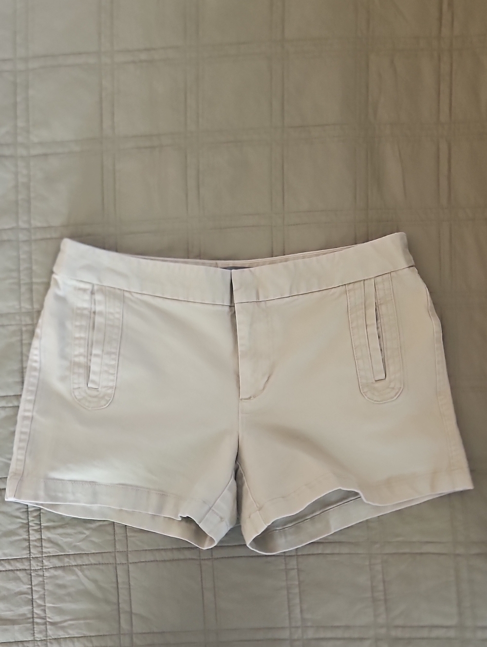 GAP Women's Light Beige Tan Khaki Tailored Shorts 4-pocket Preppy Coastal